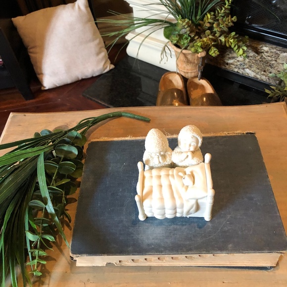 SnowBabies 'Bedtime Prayers' Figurine 3 1/4' H X 3.5 L.manf. 2001 retired 2005. - Picture 2 of 8